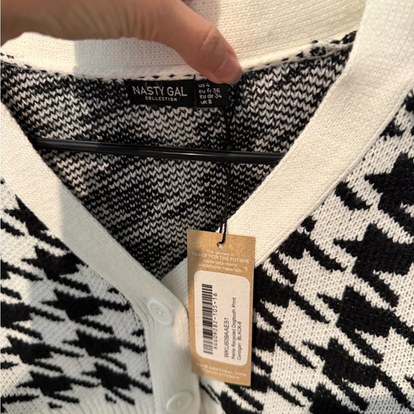 Nasty Gal Black and White Houndstooth Sweater - Picture 3 of 4